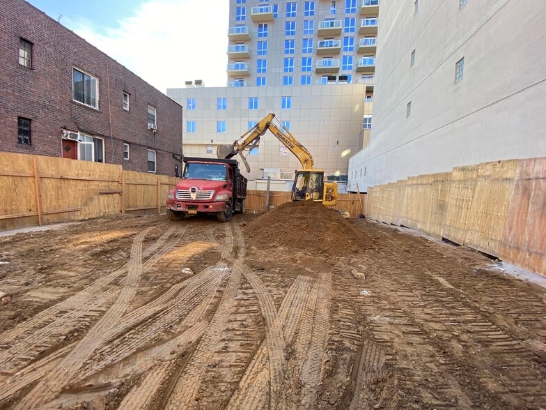 97-44-97-48 64th Ave, Rego Park, NY for sale - Building Photo - Image 2 of 5