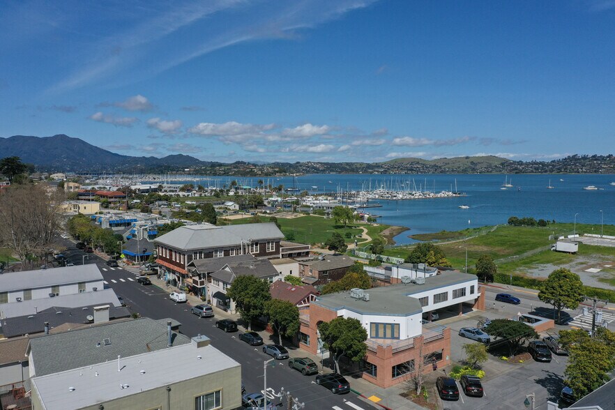 302 Caledonia St, Sausalito, CA à vendre - Photo du bâtiment - Image 3 de 10