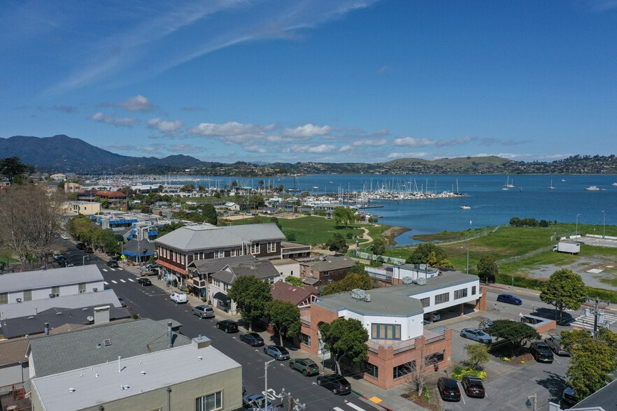 302 Caledonia St, Sausalito, CA à vendre - Photo du bâtiment - Image 3 de 10