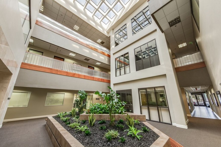 901 Campisi Way, Campbell, CA for lease - Lobby - Image 3 of 8