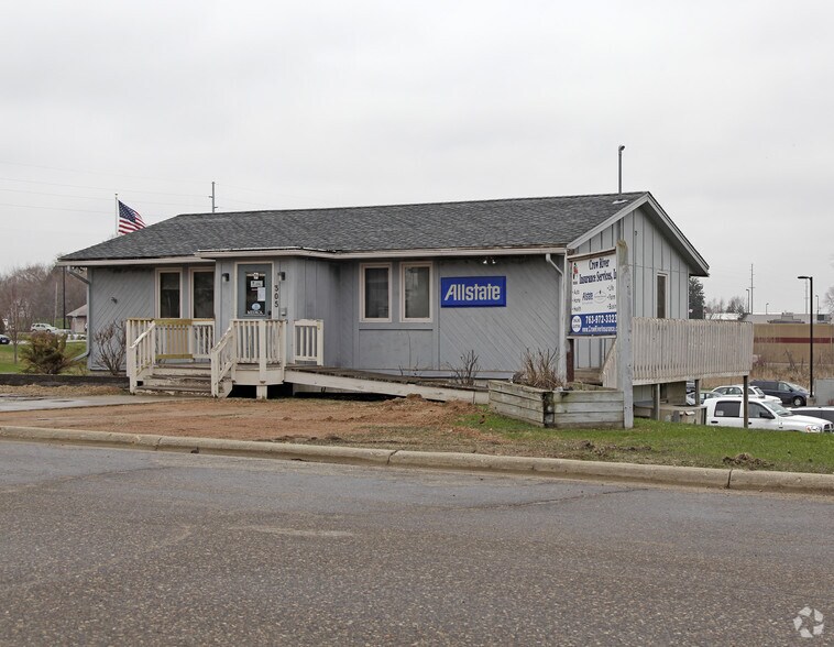 305 Crow River Dr, Delano, MN à louer - Photo du bâtiment - Image 2 de 3