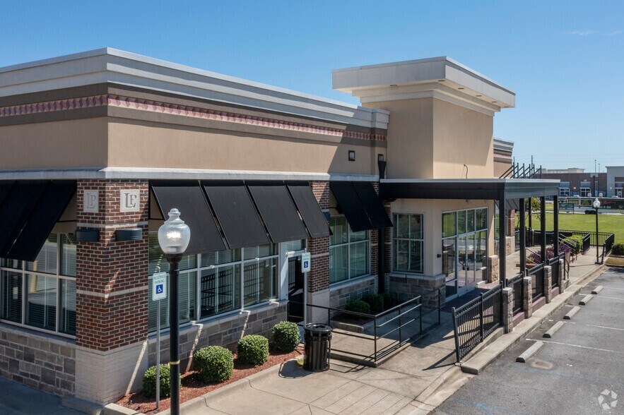 McFarland Blvd & 13th St E, Tuscaloosa, AL à louer - Photo du bâtiment - Image 2 de 7