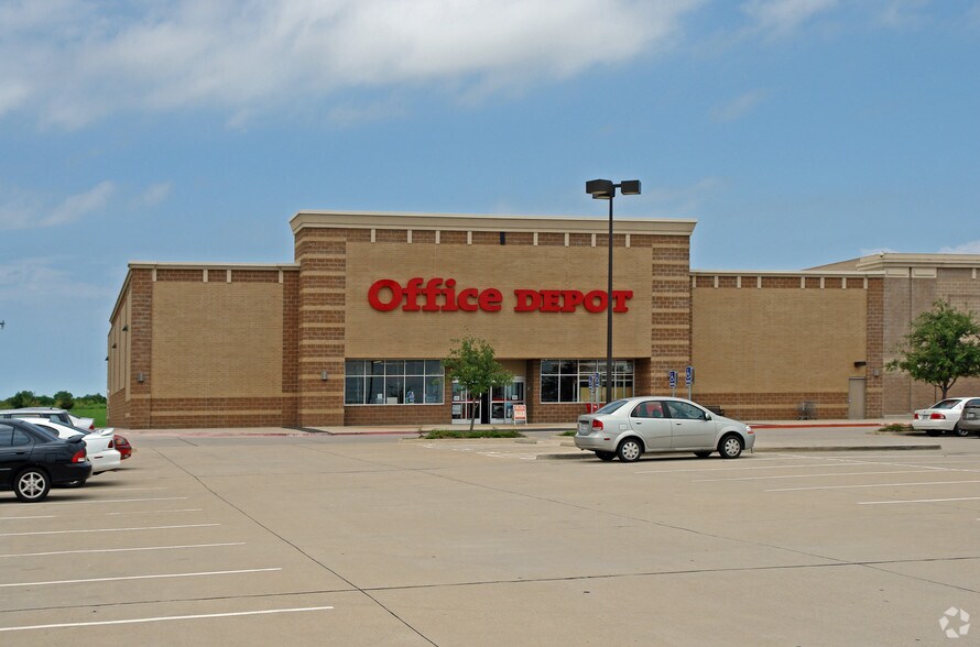 5205 N Garland Ave, Garland, TX à vendre - Photo du bâtiment - Image 3 de 5