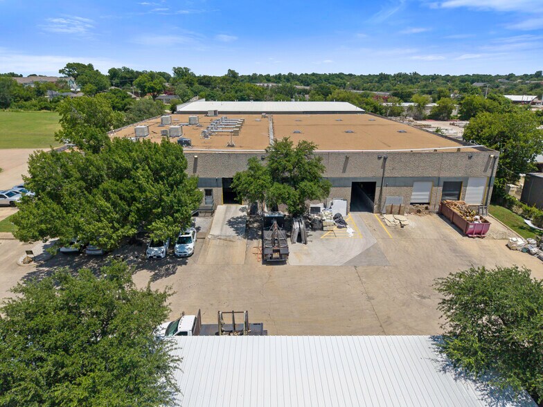 1408 Vinylex Dr, Carrollton, TX for lease - Building Photo - Image 3 of 8