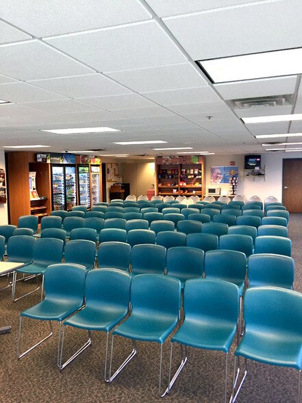 609 W Johnson Ave, Cheshire, CT for lease - Interior Photo - Image 3 of 52