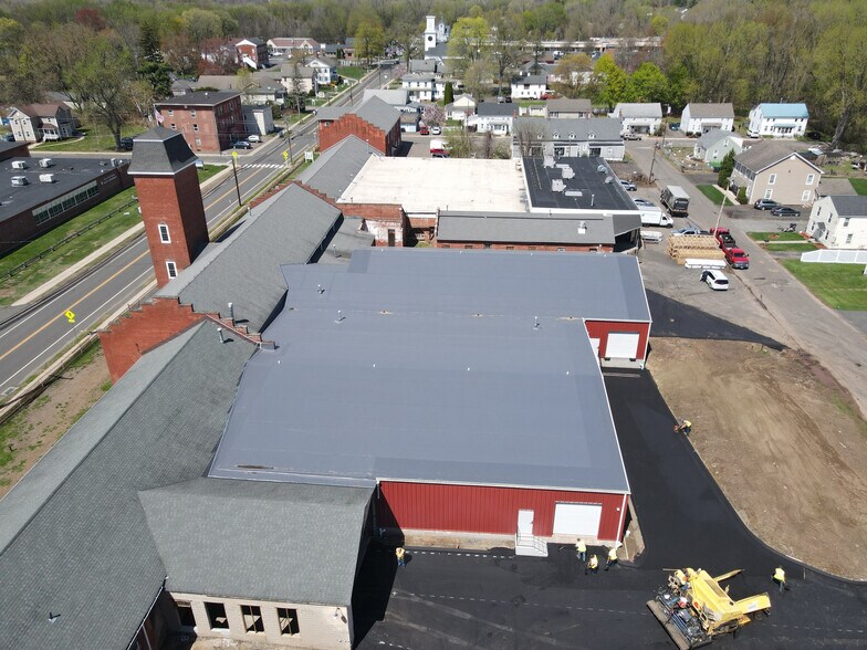 132 Main St, East Windsor, CT à louer - Photo du bâtiment - Image 3 de 13