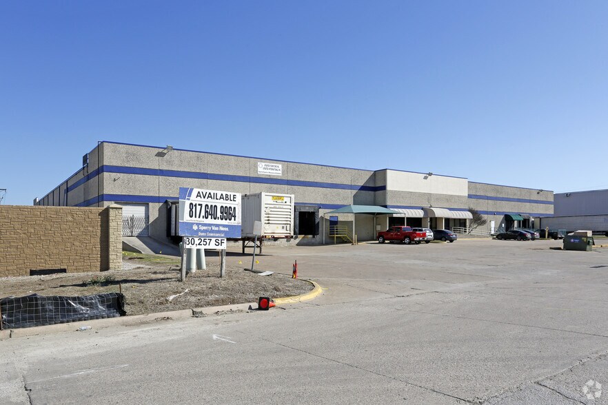 2125-2127 Exchange Dr, Arlington, TX for lease - Building Photo - Image 3 of 11