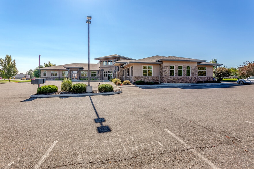 8121 W Grandridge Blvd, Kennewick, WA for lease - Building Photo - Image 2 of 24