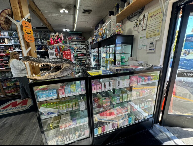 24182 Red Arrow Hwy, Mattawan, MI à vendre - Photo du bâtiment - Image 3 de 9