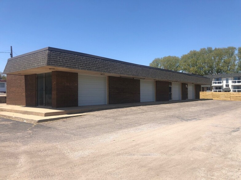 4900 & 4930 E. Lincoln, Wichita, KS for sale - Building Photo - Image 2 of 3