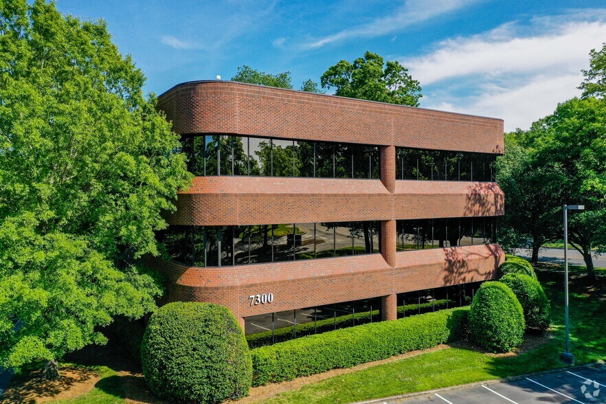 7300 Carmel Executive Park, Charlotte, NC à louer - Photo principale - Image 1 de 3