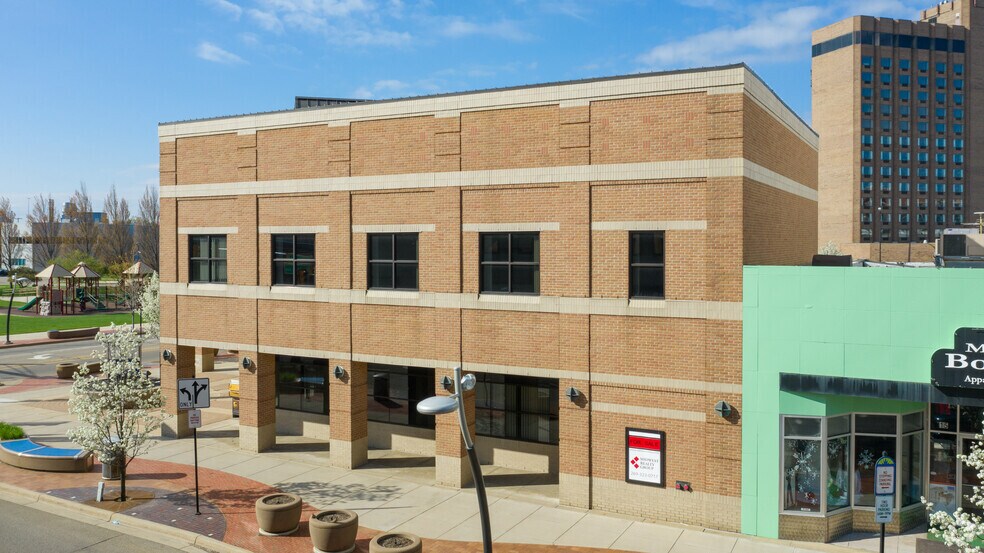1 W Michigan Ave, Battle Creek, MI à vendre - Photo du bâtiment - Image 3 de 4
