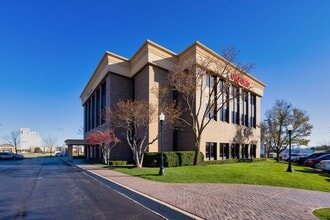 555 E Butterfield Rd, Lombard, IL à louer Photo intérieure- Image 2 de 4