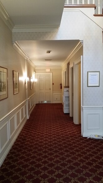 11019 N Towne Square Rd, Mequon, WI for lease - Interior Photo - Image 3 of 14