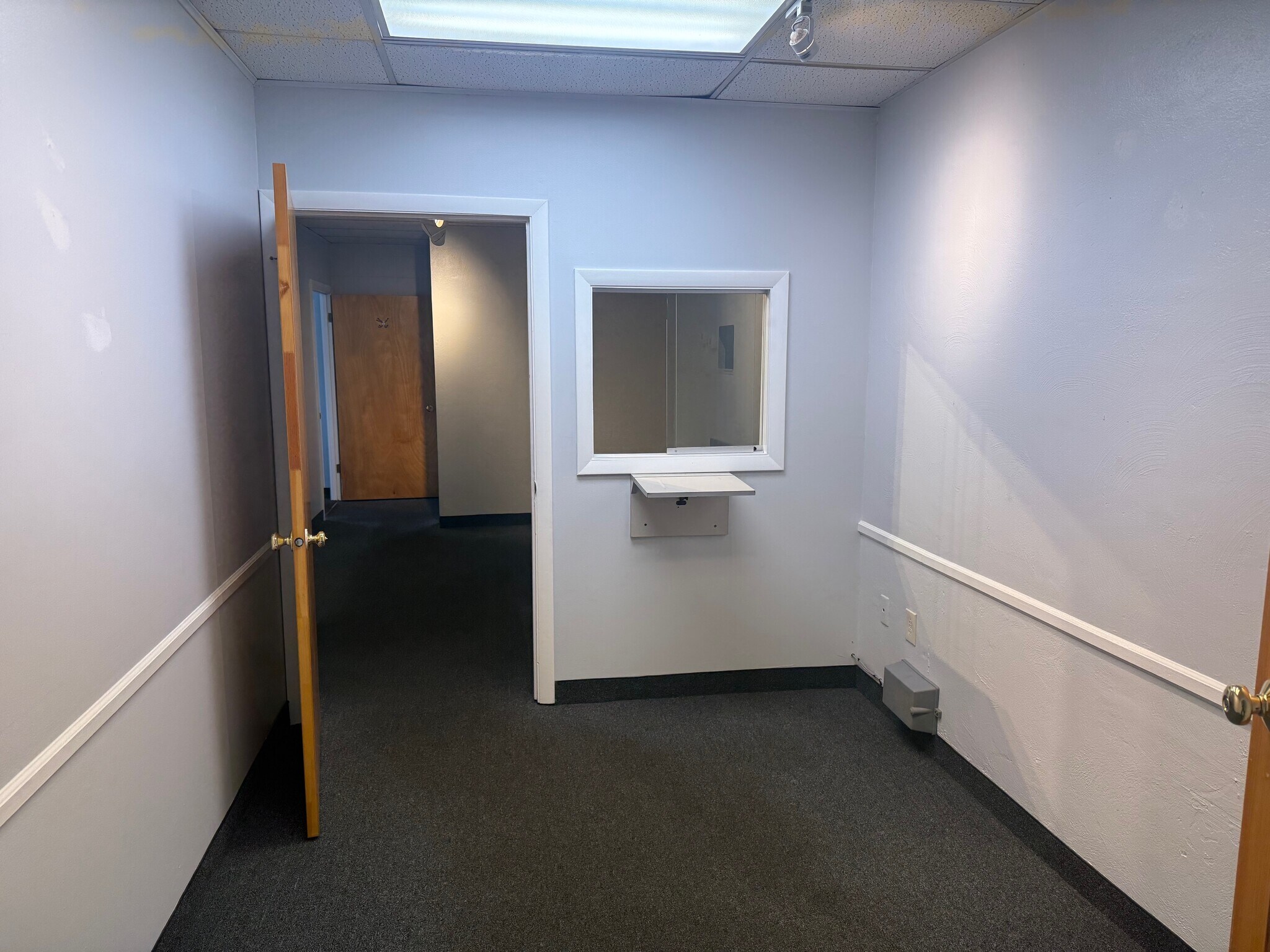 960 Reservoir Ave, Cranston, RI à louer Photo intérieure- Image 1 de 6