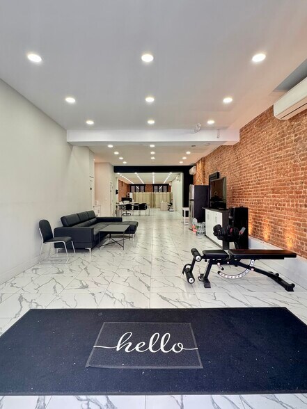 870 Dekalb Ave, Brooklyn, NY à louer - Photo du bâtiment - Image 2 de 7