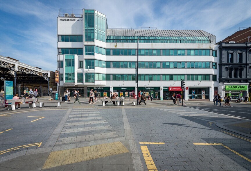 78-81 Queens Rd, Brighton à louer - Photo du bâtiment - Image 2 de 10