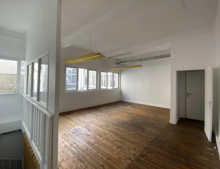 Bureau/Commerce de détail dans Paris à louer - Photo du bâtiment - Image 2 de 3