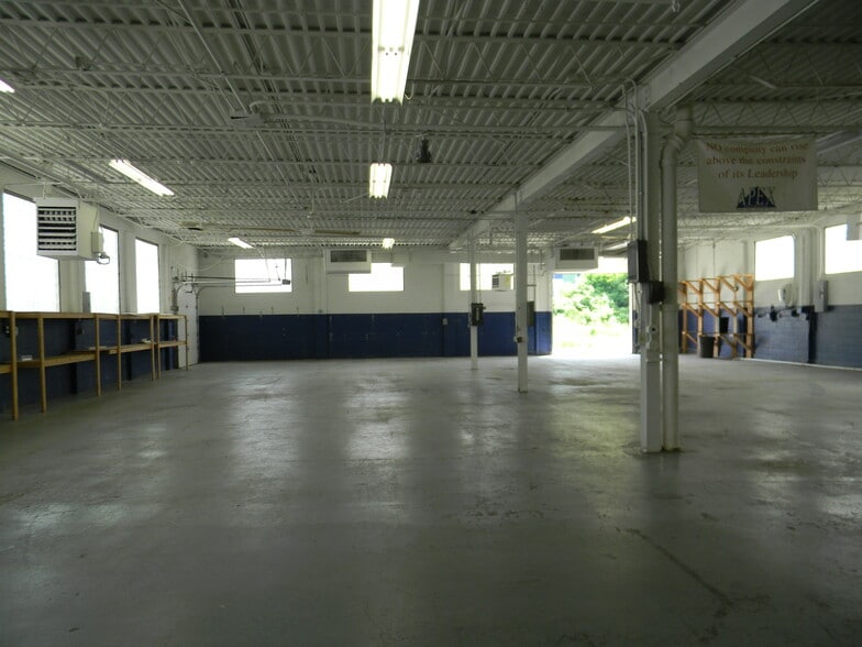 6315 Warrick Ave, Cincinnati, OH for lease - Building Photo - Image 2 of 13