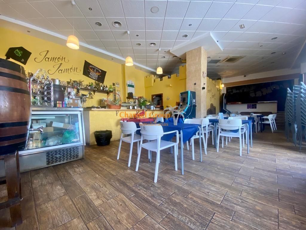 Commerce de détail dans Orihuela à louer Photo du bâtiment- Image 1 de 12