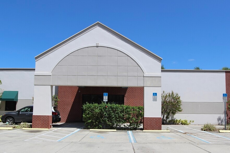 650 34th St S, Saint Petersburg, FL à vendre - Photo du bâtiment - Image 1 de 18