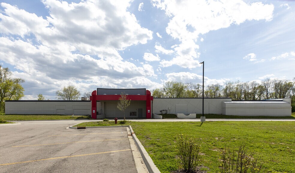 2075 Algonquin Rd, Algonquin, IL à vendre - Photo du bâtiment - Image 3 de 5