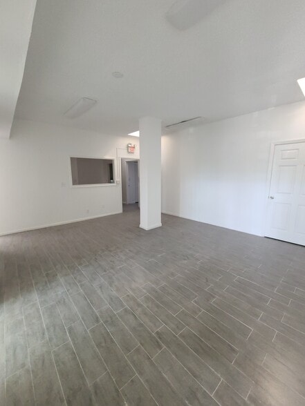 2406 E Oakland Park Blvd, Fort Lauderdale, FL à louer - Photo du bâtiment - Image 3 de 12