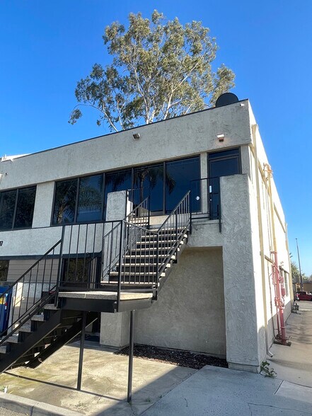 1007 E Chapman Ave, Fullerton, CA for lease - Building Photo - Image 2 of 13