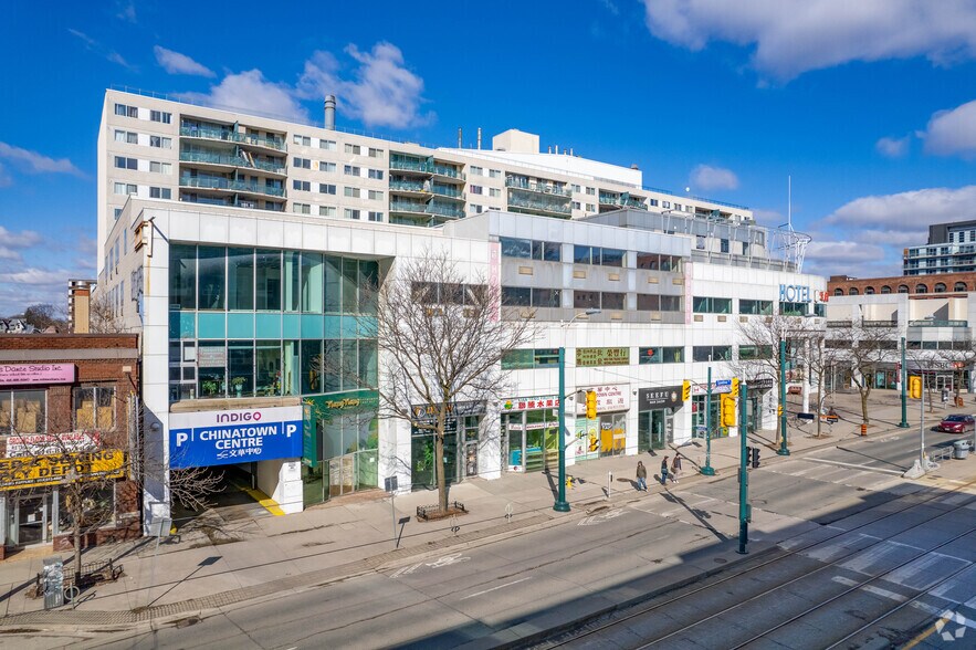 222 Spadina Ave, Toronto, ON à vendre - Photo du bâtiment - Image 3 de 6