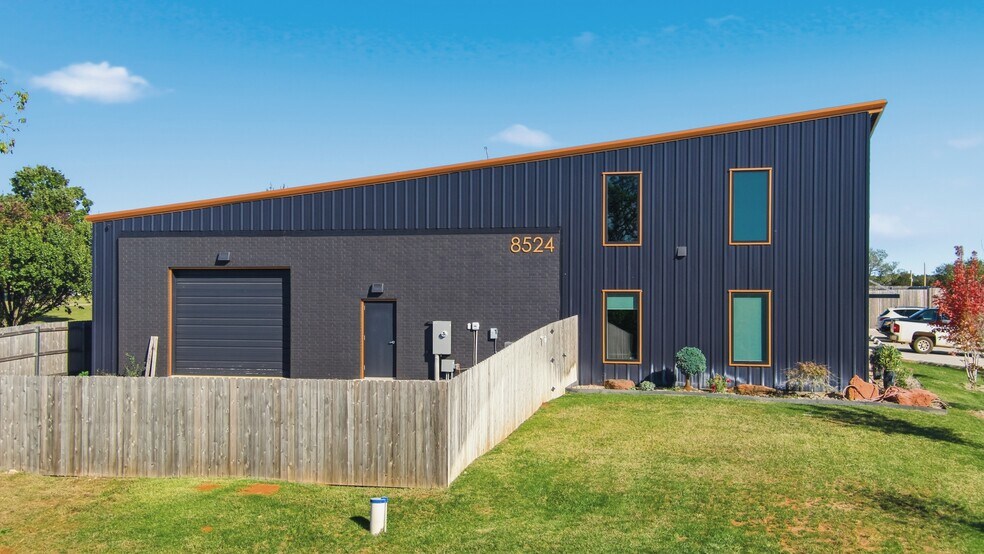 8524 N Sooner Rd, Oklahoma City, OK à louer - Photo du bâtiment - Image 3 de 32
