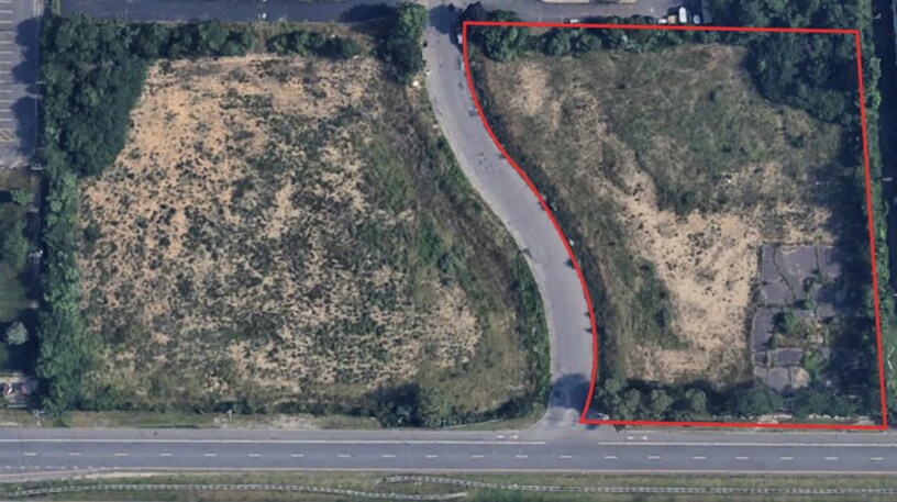 Veterans Memorial Hwy, Holbrook, NY à vendre - Photo du bâtiment - Image 2 de 3