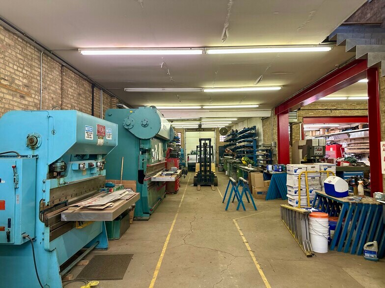 1906 N Milwaukee Ave, Chicago, IL à vendre - Photo du bâtiment - Image 3 de 23