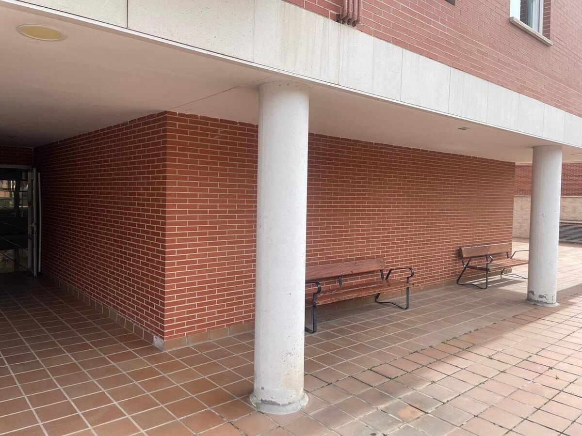 Alcalá de Henares, MAD 28803 - Unit 1 - - Interior Photo - Image 2 of 5