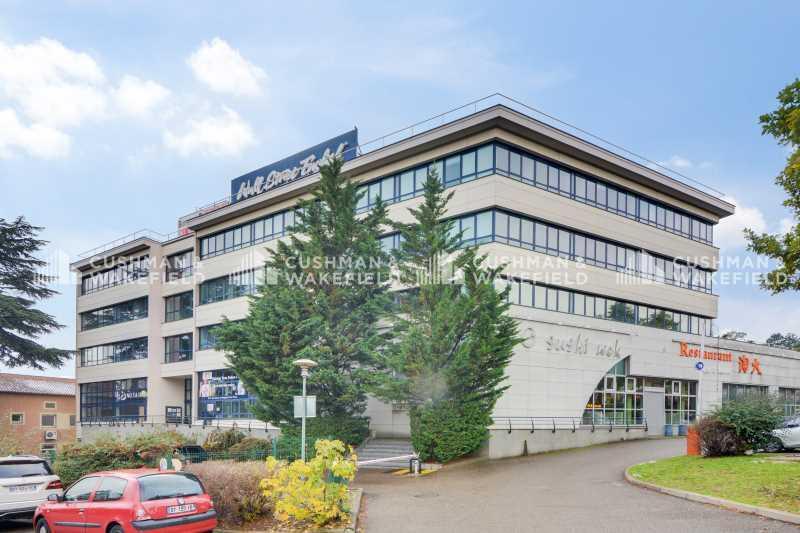 1 Chemin Jean-Marie Vianney, Écully à louer - Photo du bâtiment - Image 3 de 5