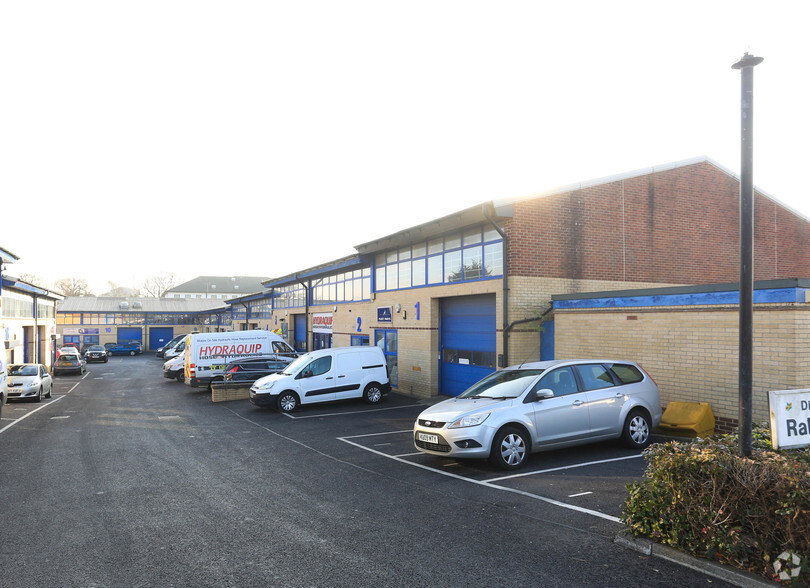 Priestley Way, Crawley for lease - Primary Photo - Image 1 of 7