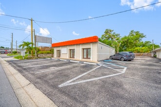1230 Lady Marion Ln, Dunedin, FL à louer Photo du bâtiment- Image 2 de 21