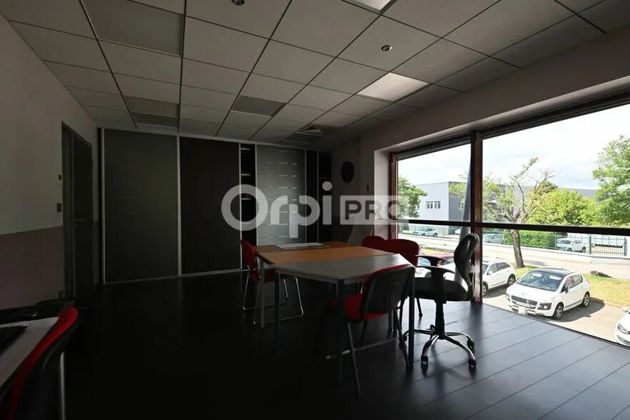 Office in Corbas for lease - Interior Photo - Image 2 of 10