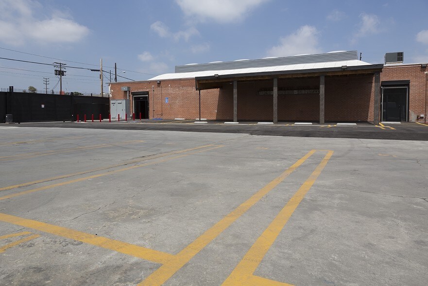 5853-5863 Compton Ave, Los Angeles, CA à louer - Photo du bâtiment - Image 3 de 7