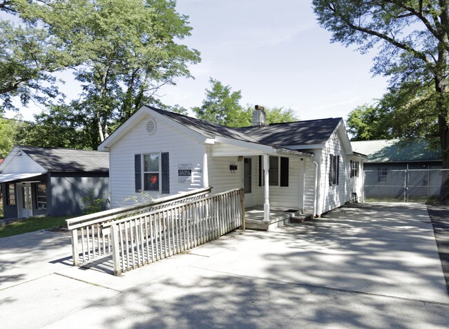 Plus de détails pour 633 NE Lawrence St, Marietta, GA - Bureau à vendre