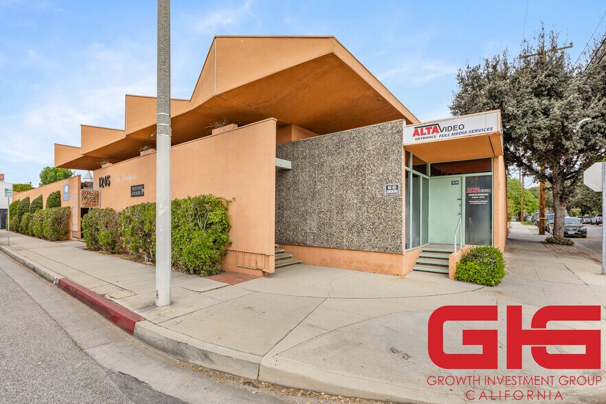 1245 E Walnut St, Pasadena, CA à vendre - Photo du bâtiment - Image 3 de 35