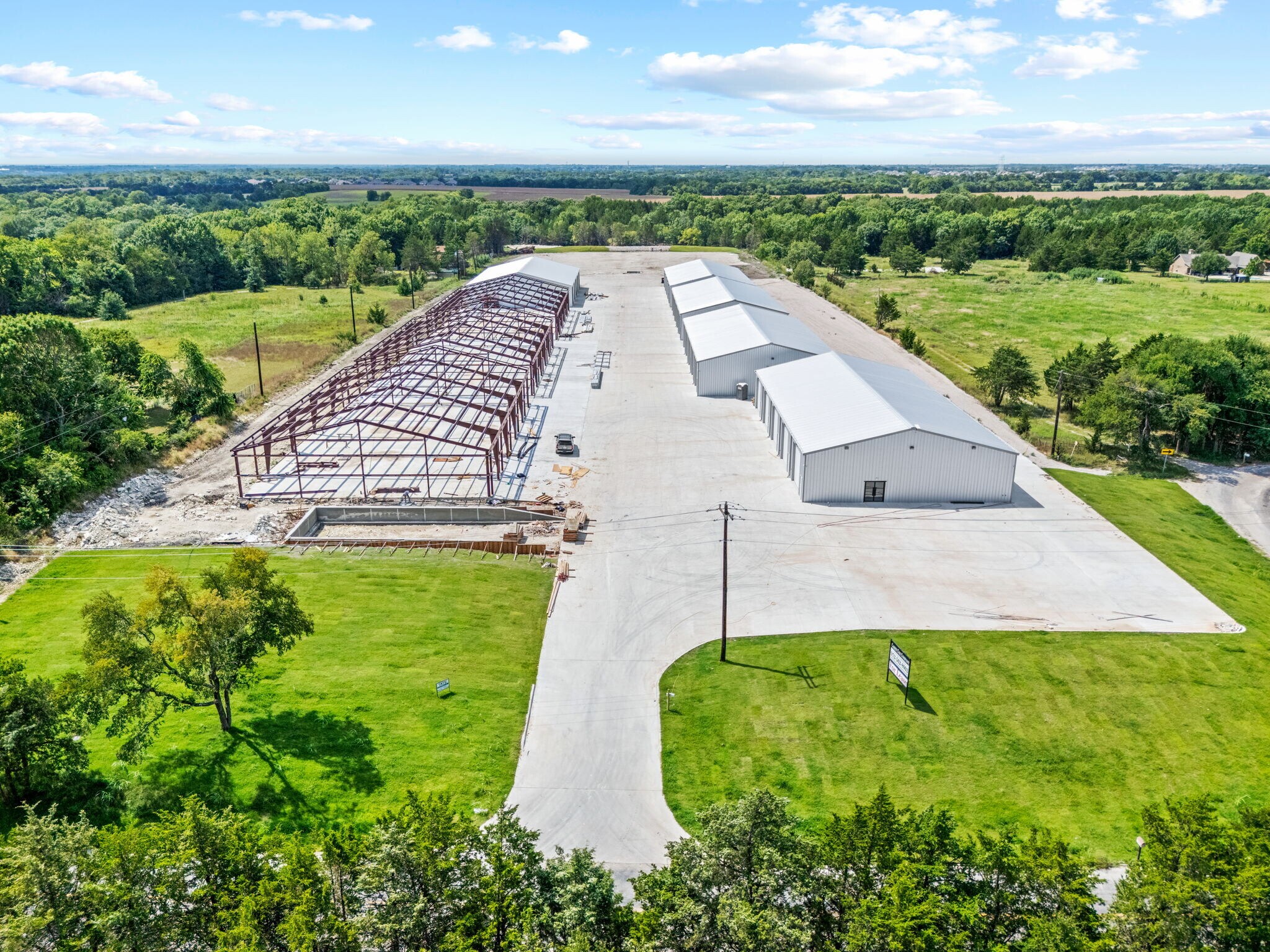 5892 CR 471 portefeuille de 8 propriétés à vendre sur LoopNet.ca Photo du bâtiment- Image 1 de 15