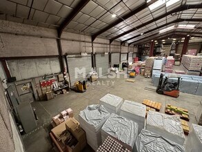 Flex in Châteauvilain for lease Interior Photo- Image 2 of 14