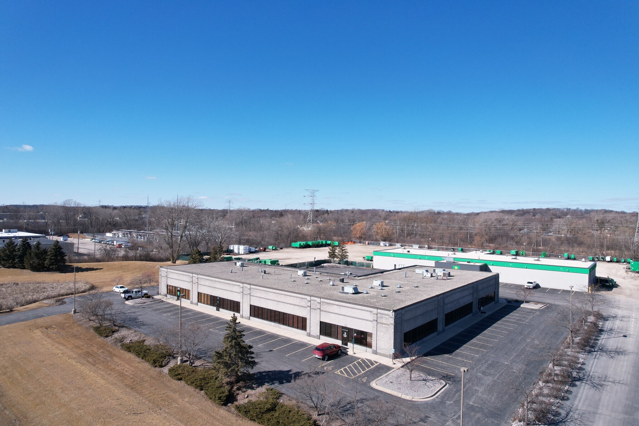 16500-16540 W Rogers Dr, New Berlin, WI à vendre Photo principale- Image 1 de 8