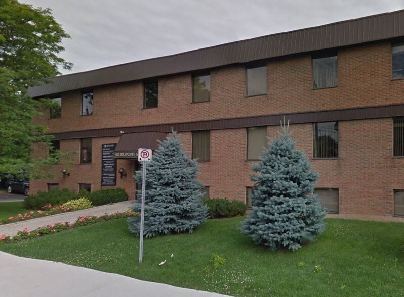 30 E Dupont St, Waterloo, ON à vendre - Photo du bâtiment - Image 1 de 1