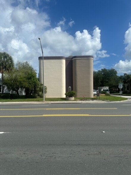 2904 Manatee Ave, Bradenton, FL for sale - Building Photo - Image 1 of 2