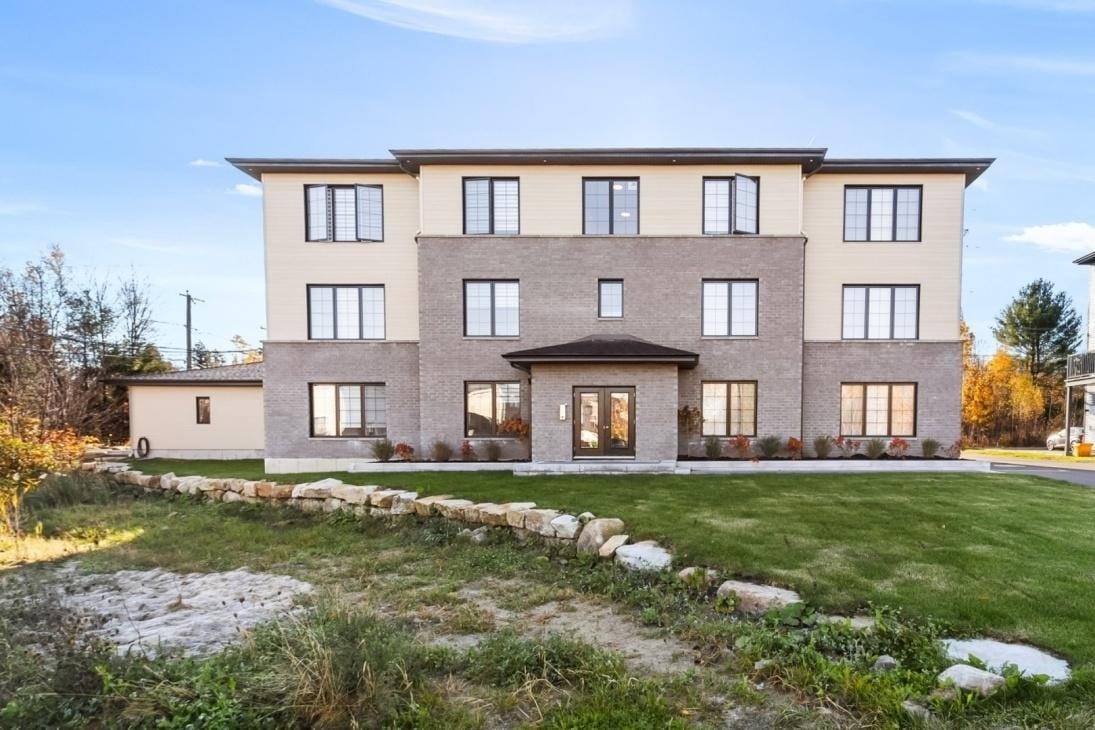 13575 Rue Du Médoc, Mirabel, QC for sale Primary Photo- Image 1 of 58
