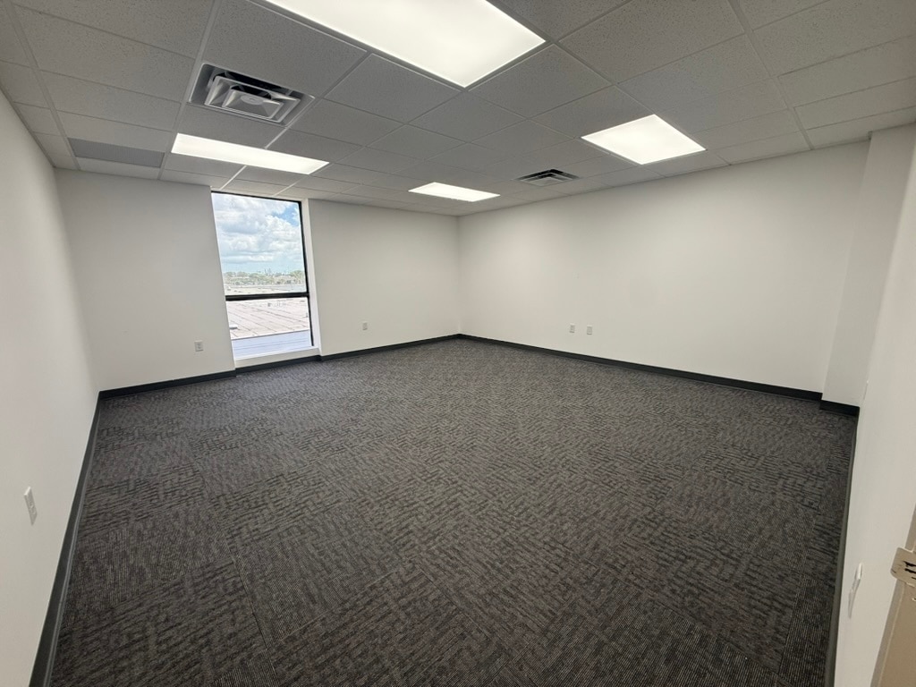 7506-7560 NW 70th St, Miami, FL à louer Photo intérieure- Image 1 de 19