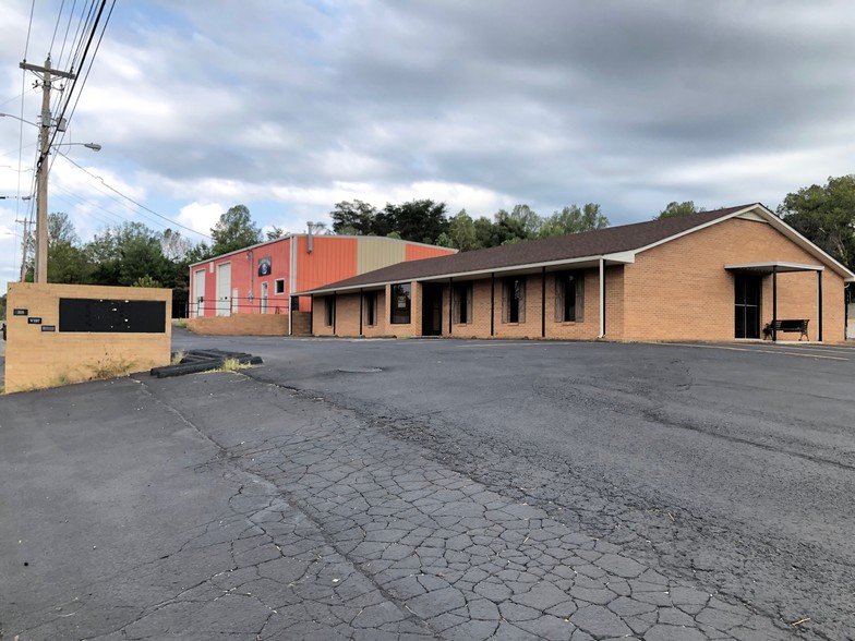 905 W Broad St, Cookeville, TN for sale - Building Photo - Image 1 of 1