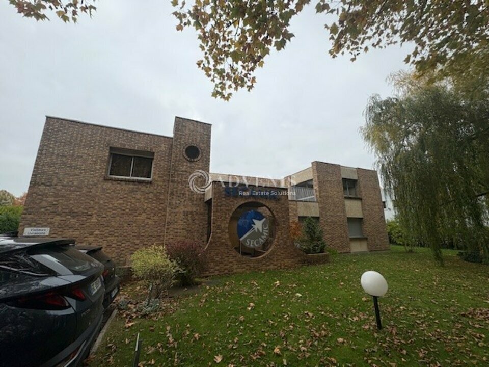 421 Rue Helene Boucher, Buc à vendre Photo du bâtiment- Image 1 de 8
