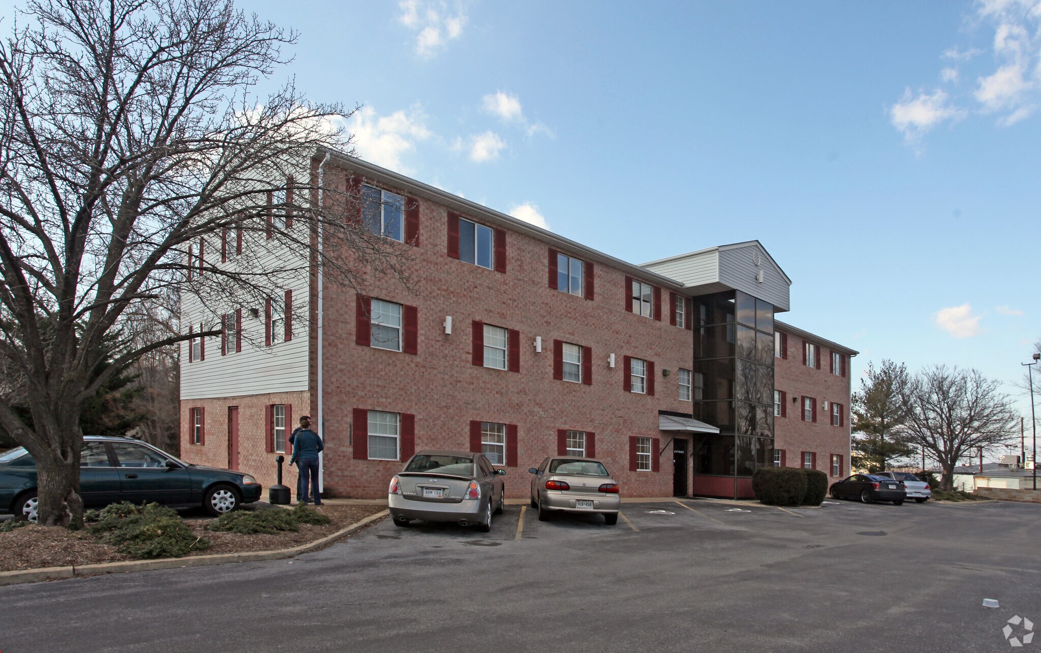 31 Willow Spring Dr, Charles Town, WV for lease Primary Photo- Image 1 of 3